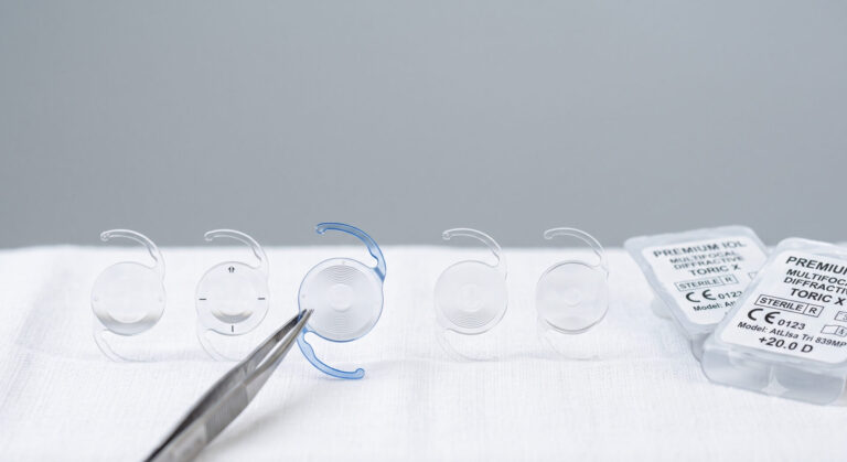 "Lentes intraoculares premium usadas na cirurgia de catarata"
